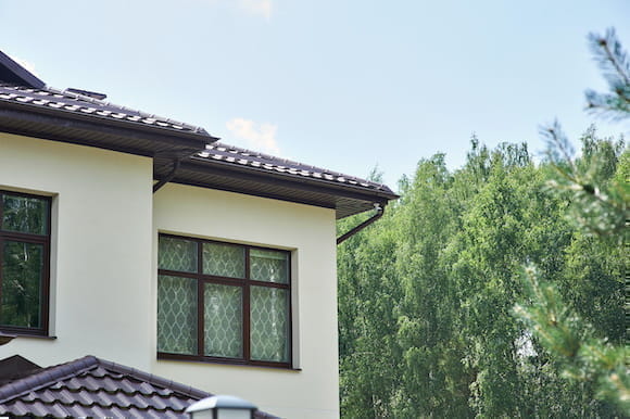 Деревянные окна из сосны в частном доме