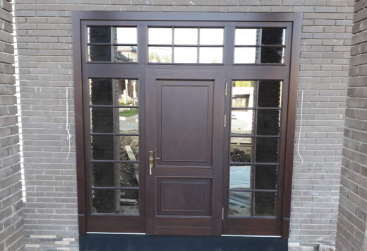 Входные деревянные двери из лиственницы