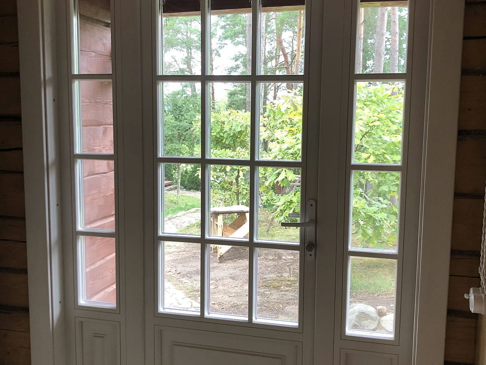 Деревянные окна из сосны в частном доме