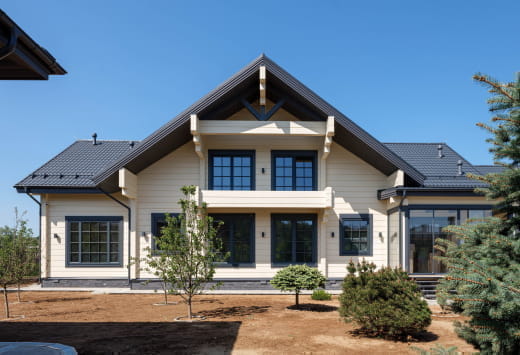 Дерево-алюминиевые окна из лиственницы в частном доме