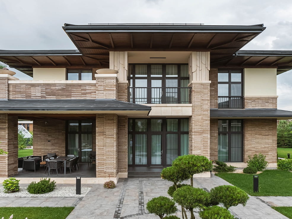 Дерево-алюминиевые окна для коттеджа и бассейна